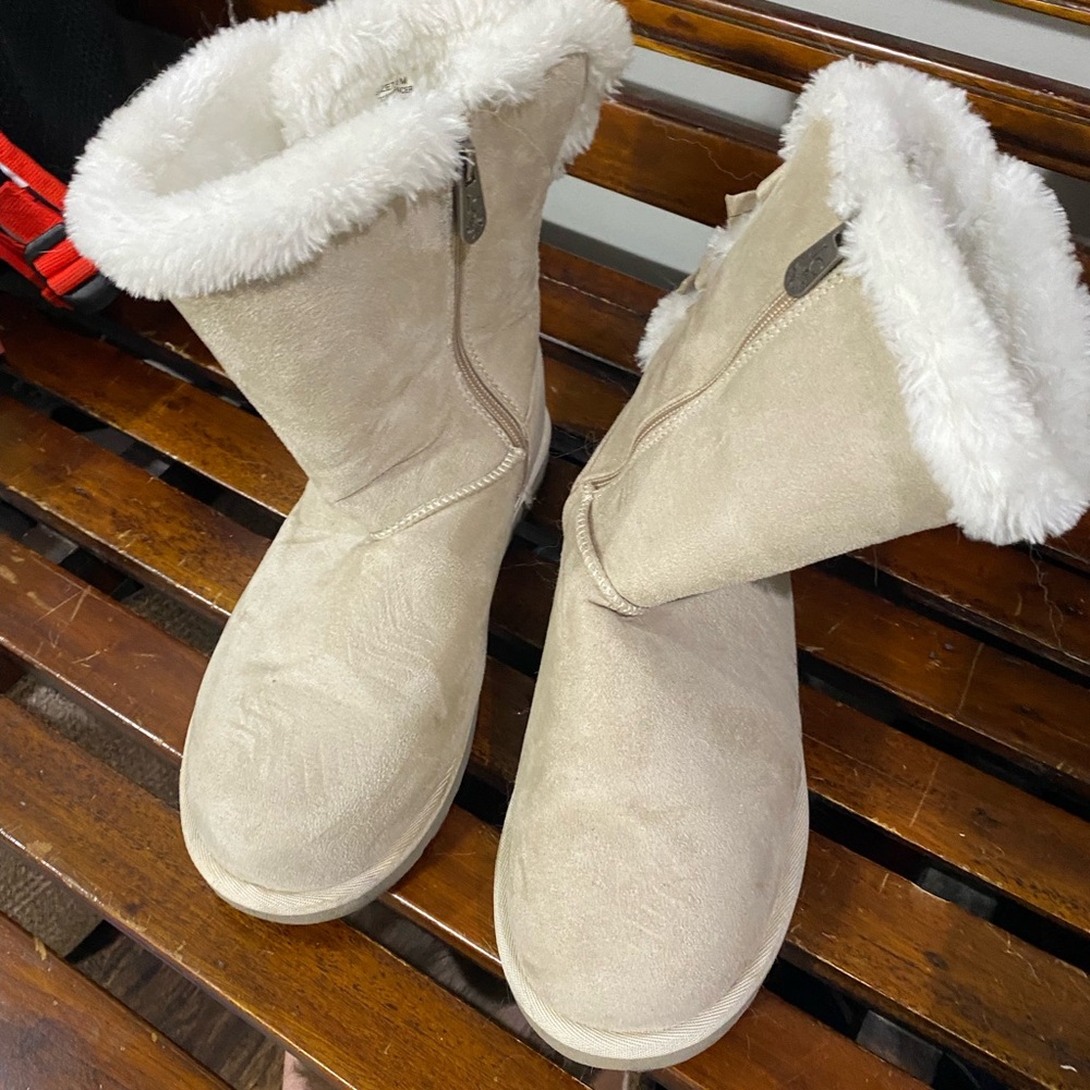 Women's Cream Winter Boots with bow detail